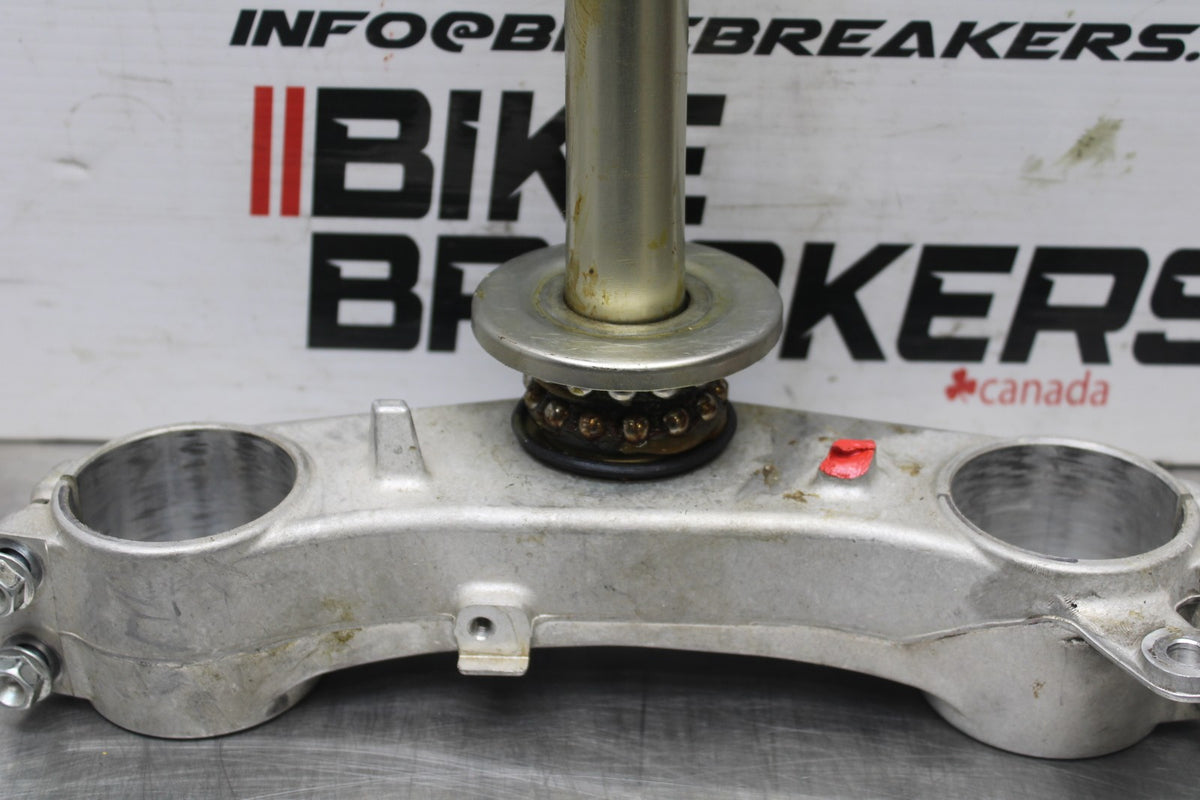 06-07 SUZUKI GSXR 600 FRONT FORKS CLAMP LOWER TRIPLE TREE STEM BB845