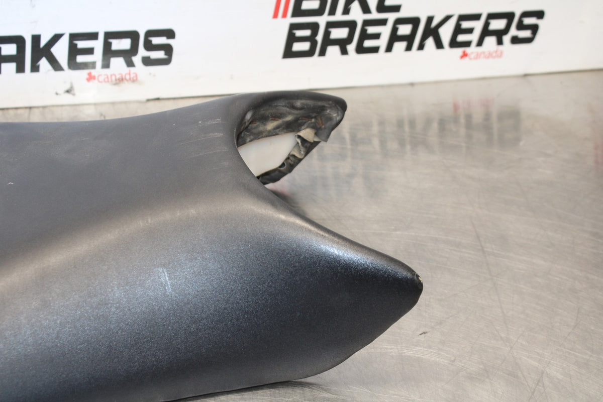 03-04 YAMAHA YZF R6 FRONT DRIVERS SEAT PAD SADDLE PILLION BB890