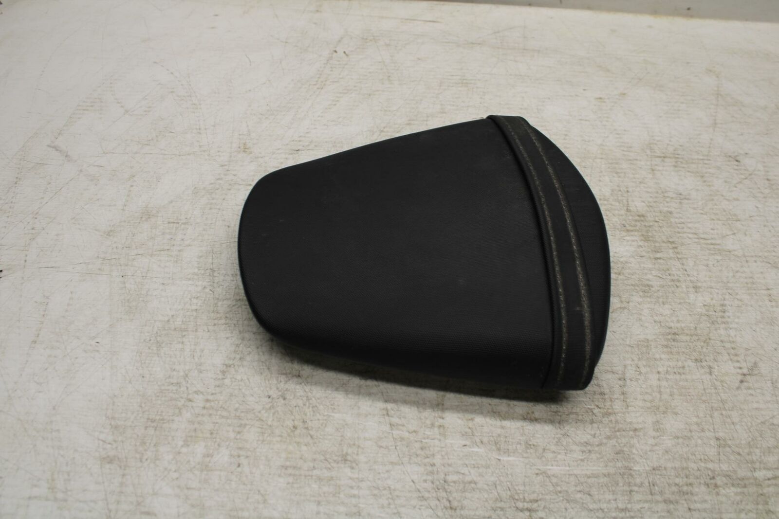 11-19 SUZUKI GSXR600 REAR BACK PASSENGER TANDEM SEAT PAD SADDLE PILLION BB371
