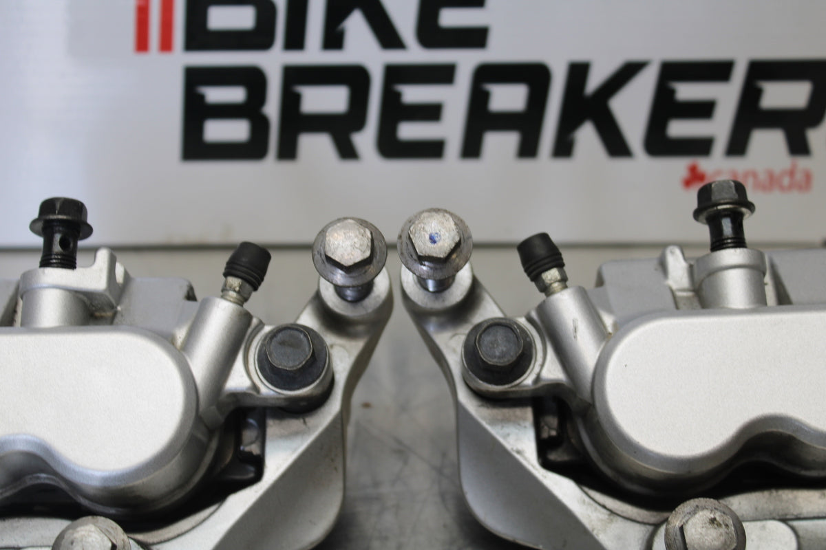 09 YAMAHA ROYAL STAR XVZ1300TF VENTURE RIGHT LEFT FRONT BRAKE CALIPER SET BB151