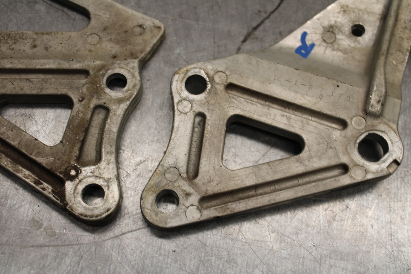 91-92 SUZUKI GSXR750 M  LEFT RIGHT REARSET DRIVER PEG BRACKETS MOUNTS BB125