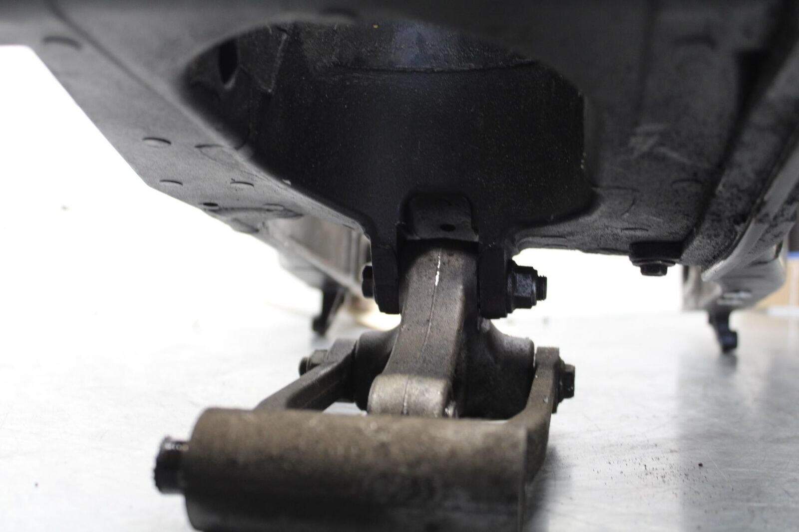 2006 Suzuki GSXR600 REAR SWINGARM BACK SUSPENSION SWING ARM BB447