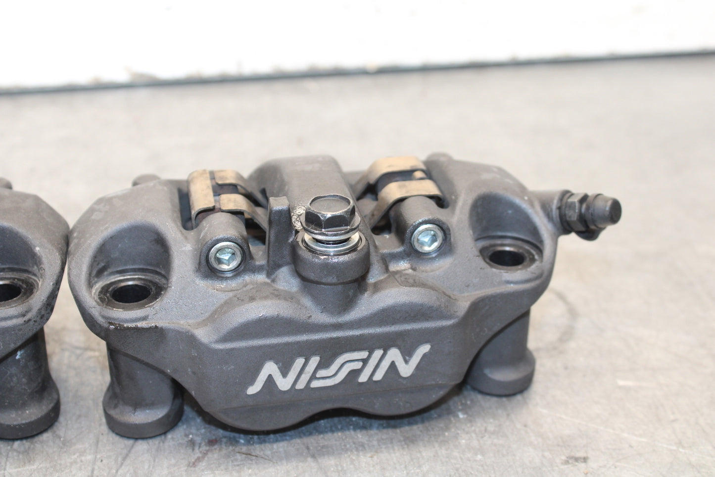 13-18 KAWASAKI NINJA ZX6R RIGHT LEFT FRONT BRAKE CALIPER SET PAIR CALIPERS BB682