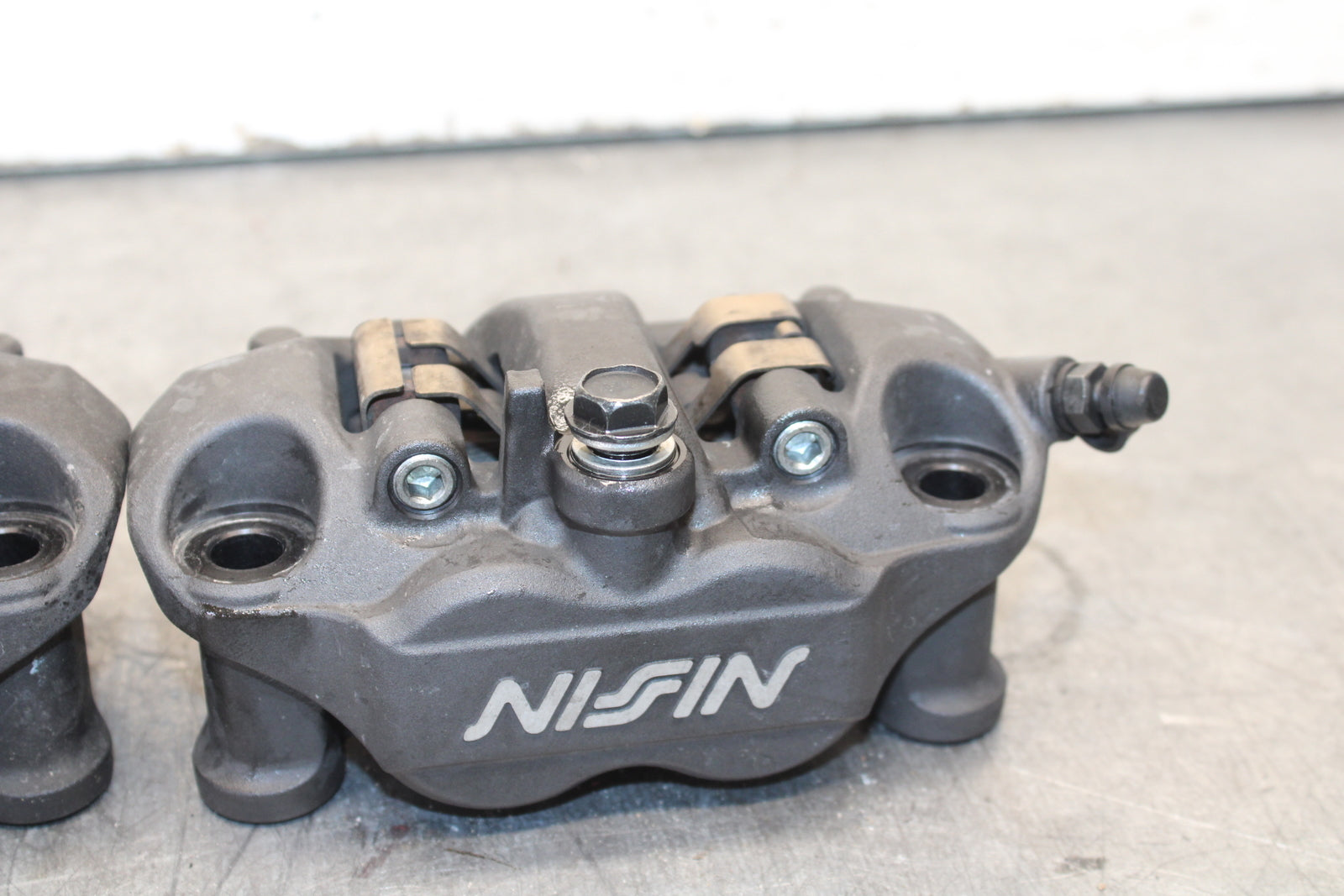 13-18 KAWASAKI NINJA ZX6R RIGHT LEFT FRONT BRAKE CALIPER SET PAIR CALIPERS BB682