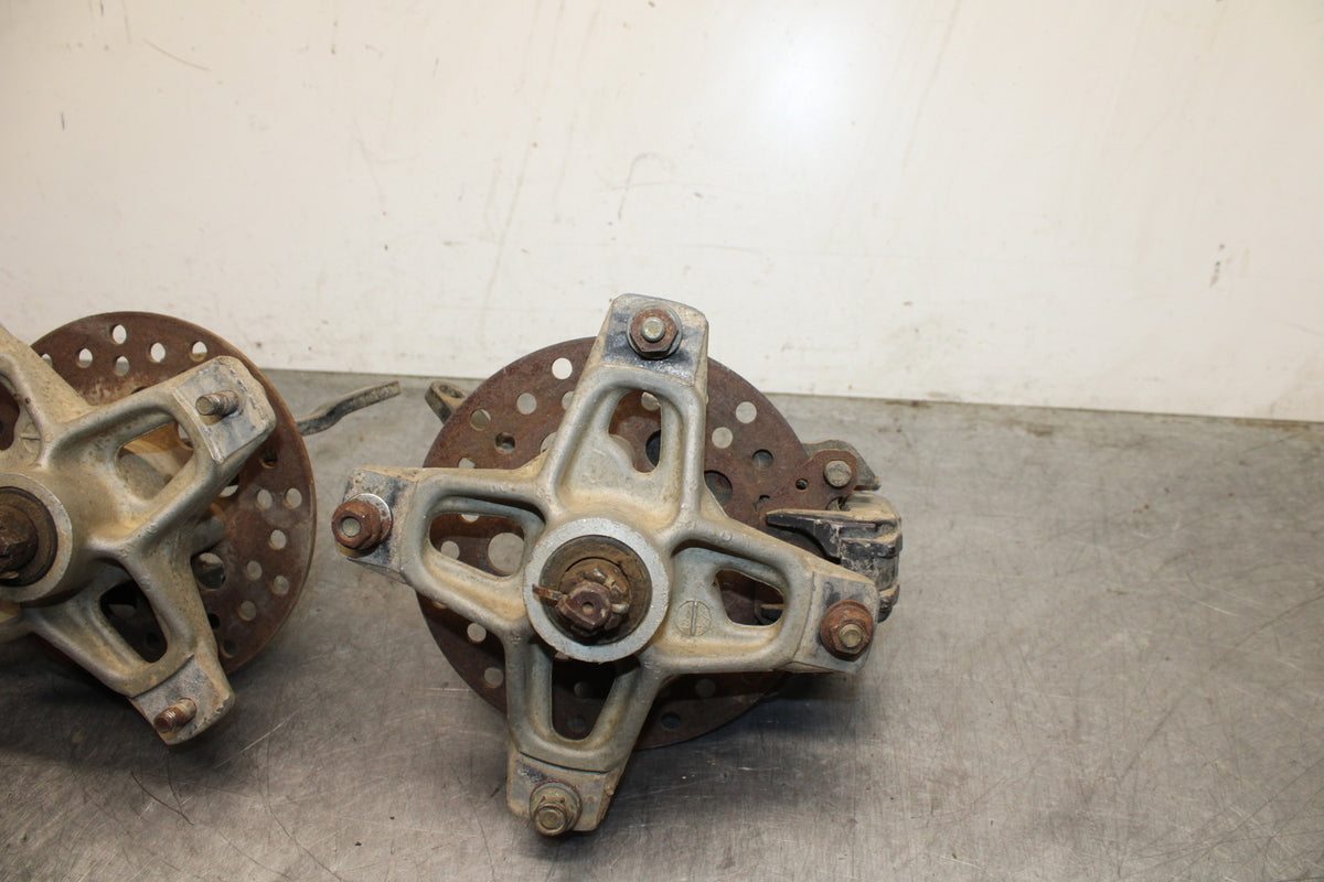 85-86 SUZUKI QUADRACER 250 FRONT WHEEL RIGHT LEFT HUBS HUB SET BB126