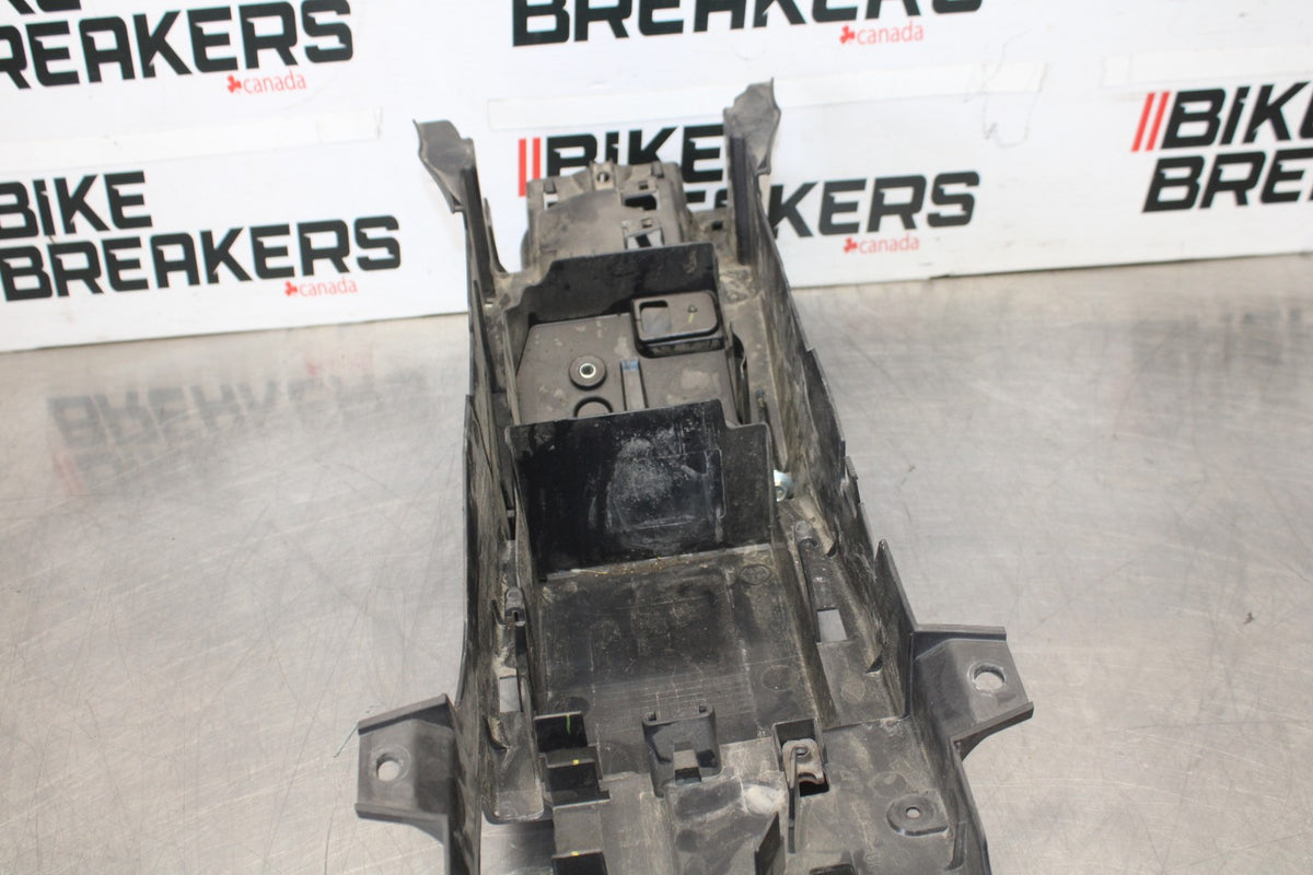 15-17 YAMAHA FJ09 REAR BACK TAIL UNDERTAIL BATTERY TRAY PLASTIC BB906