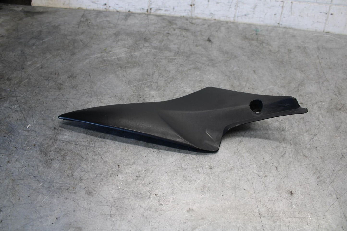 06-07 SUZUKI GSXR600 RIGHT GAS TANK FUEL CELL PANEL COVER TRIM COWL  BB543