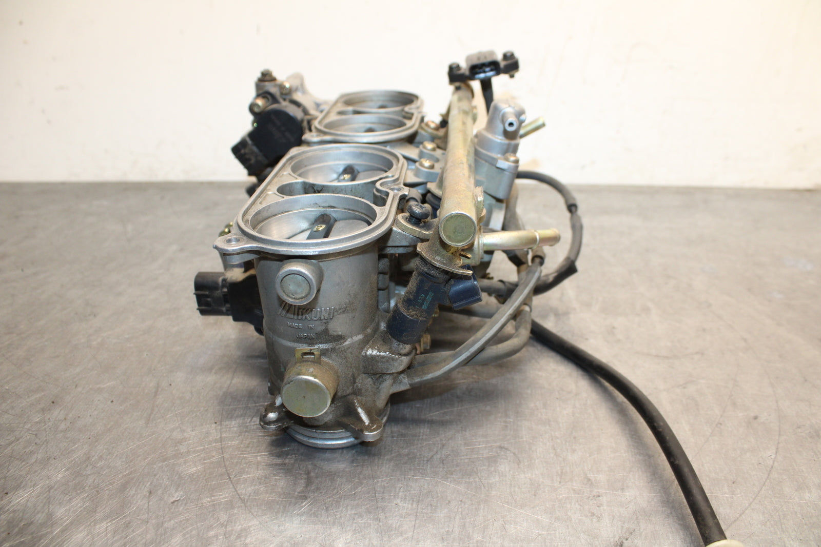 04-05 YAMAHA YZF R1 MAIN FUEL INJECTORS / THROTTLE BODIES BB131