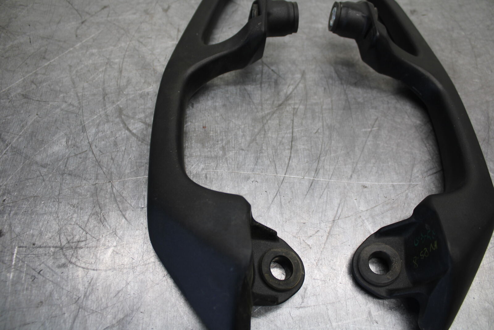 12-17 KAWASAKI ER-6N Z650 PASSENGER REAR SEAT GRAB BAR HANDLE SET BB709