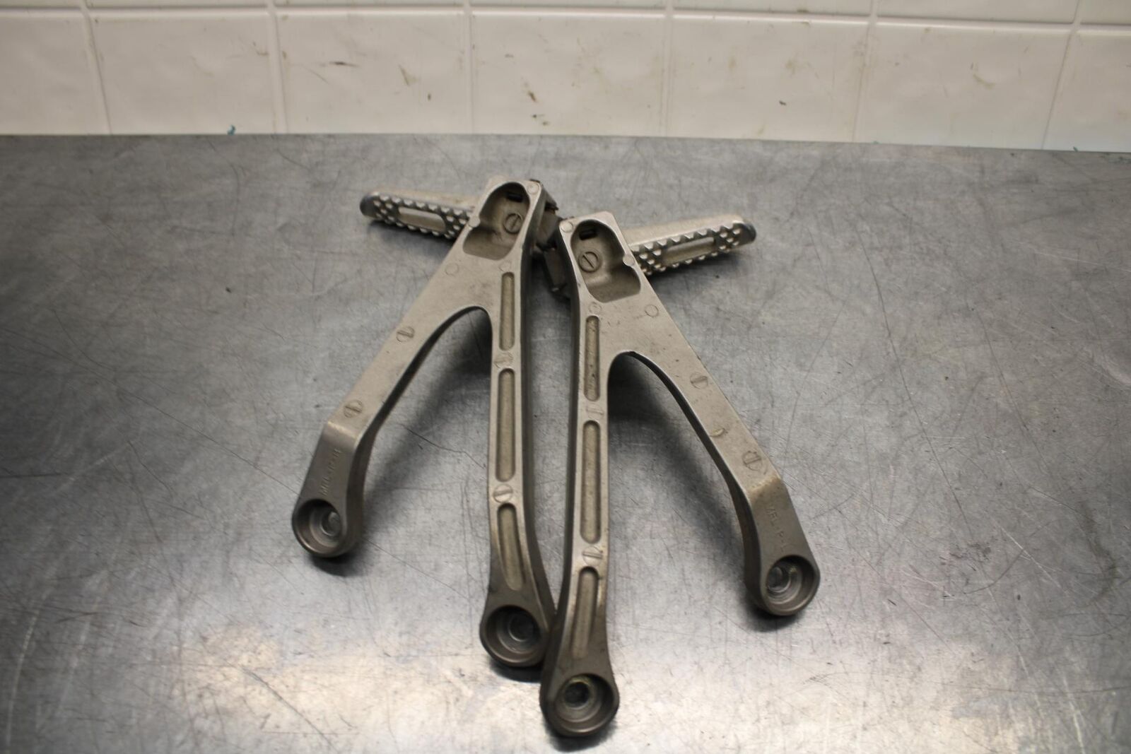 2008 Honda CBR1000RR RIGHT LEFT PASSENGER FOOTPEGS PAIR BB579