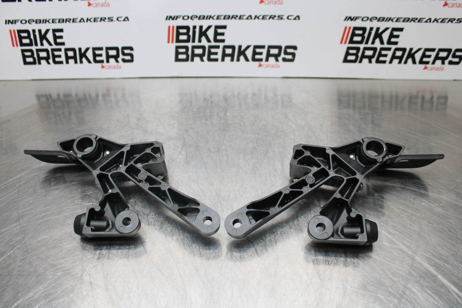 23-24 KAWASAKI NINJA ZX14R REAR BACK PASSENGER PEG SET PAIR BB153
