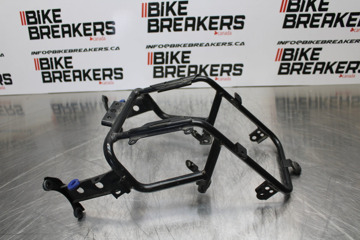 09 YAMAHA ROYAL STAR XVZ1300TF VENTURE UPPER FAIRING GAUGES STAY BRACKET  BB151