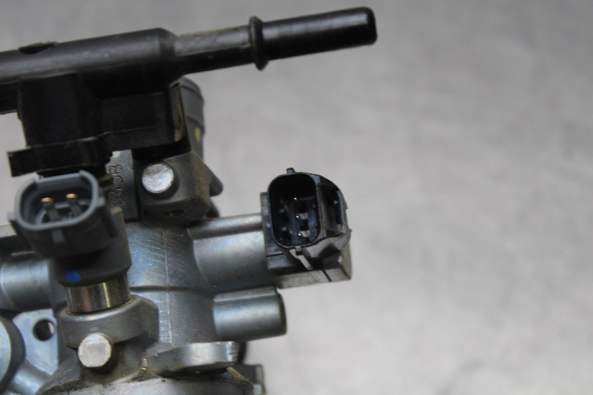 24 KAWASAKI NINJA 500 ABS MAIN FUEL INJECTORS / THROTTLE BODIES BB818
