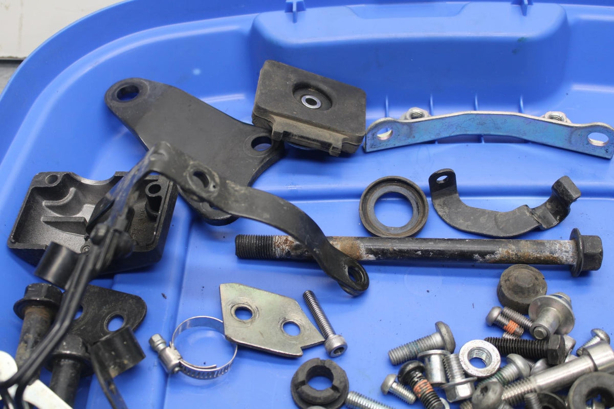 2007 Yamaha V Star 1300 XVS1300A MISCELLANEOUS BOLTS FASTENERS HARWARE BB78