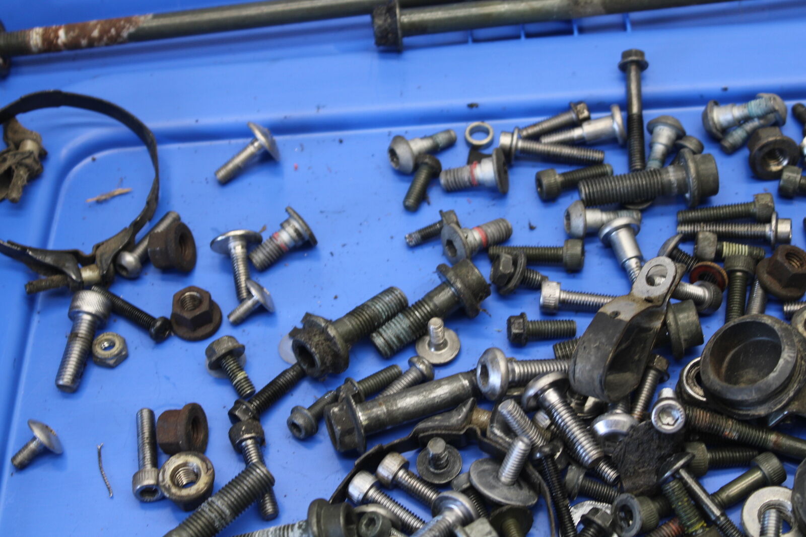 08-09 YAMAHA YZF R6S MOUNTING BOLTS HARDWARE MOTOR SCREWS BB690