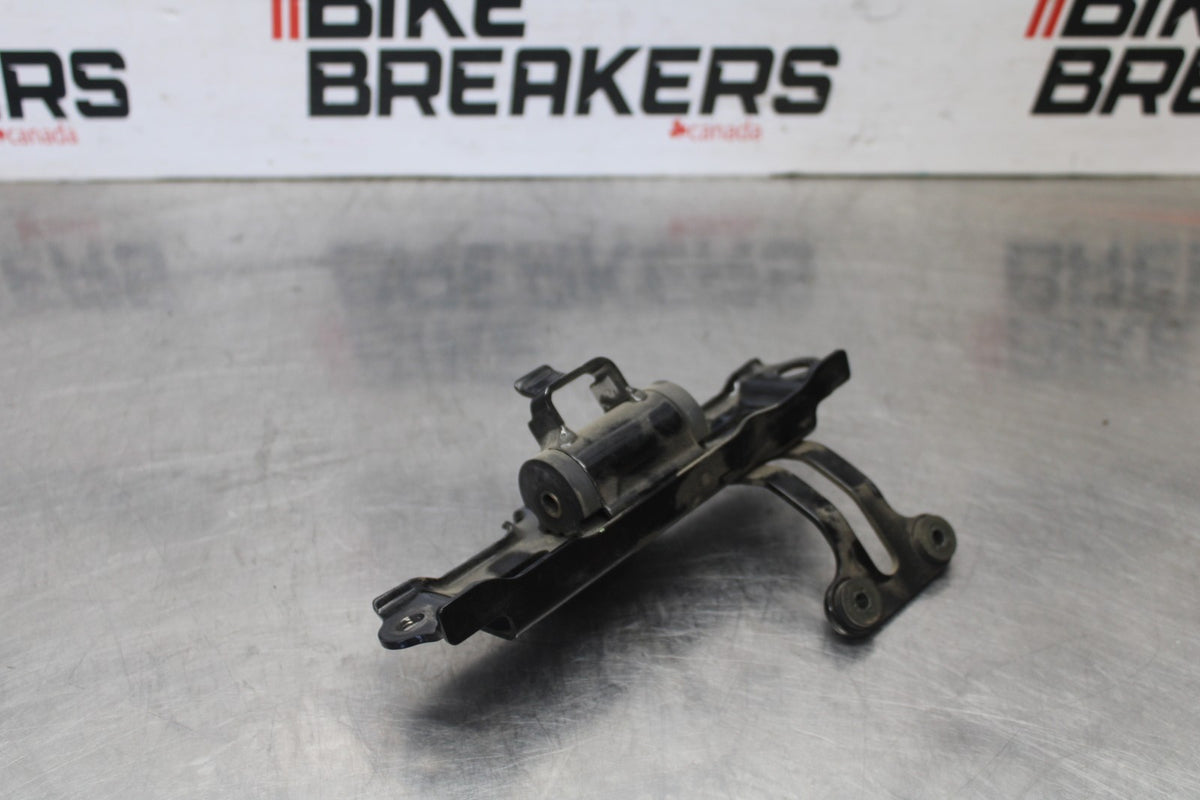 04-05 KAWASAKI NINJA ZX10R GAS TANK FUEL CELL RESERVOIR BRACKET MOUNT BB931