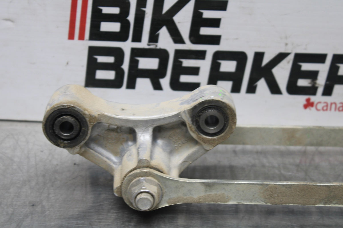 24-25 KAWASAKI NINJA ZX6R REAR DOGBONE SHOCK LINKAGE LINK BB785