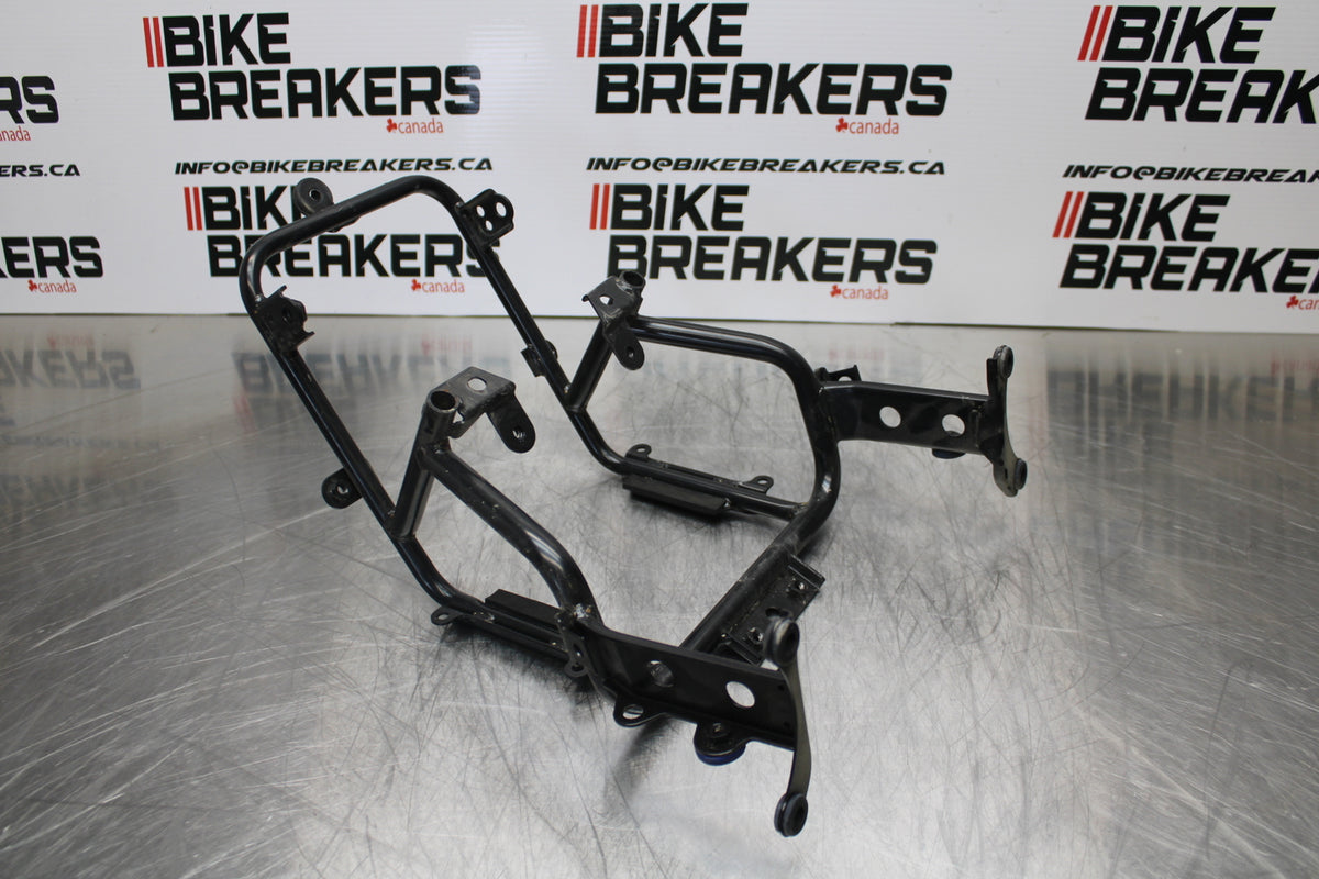 09 YAMAHA ROYAL STAR XVZ1300TF VENTURE UPPER FAIRING GAUGES STAY BRACKET  BB151