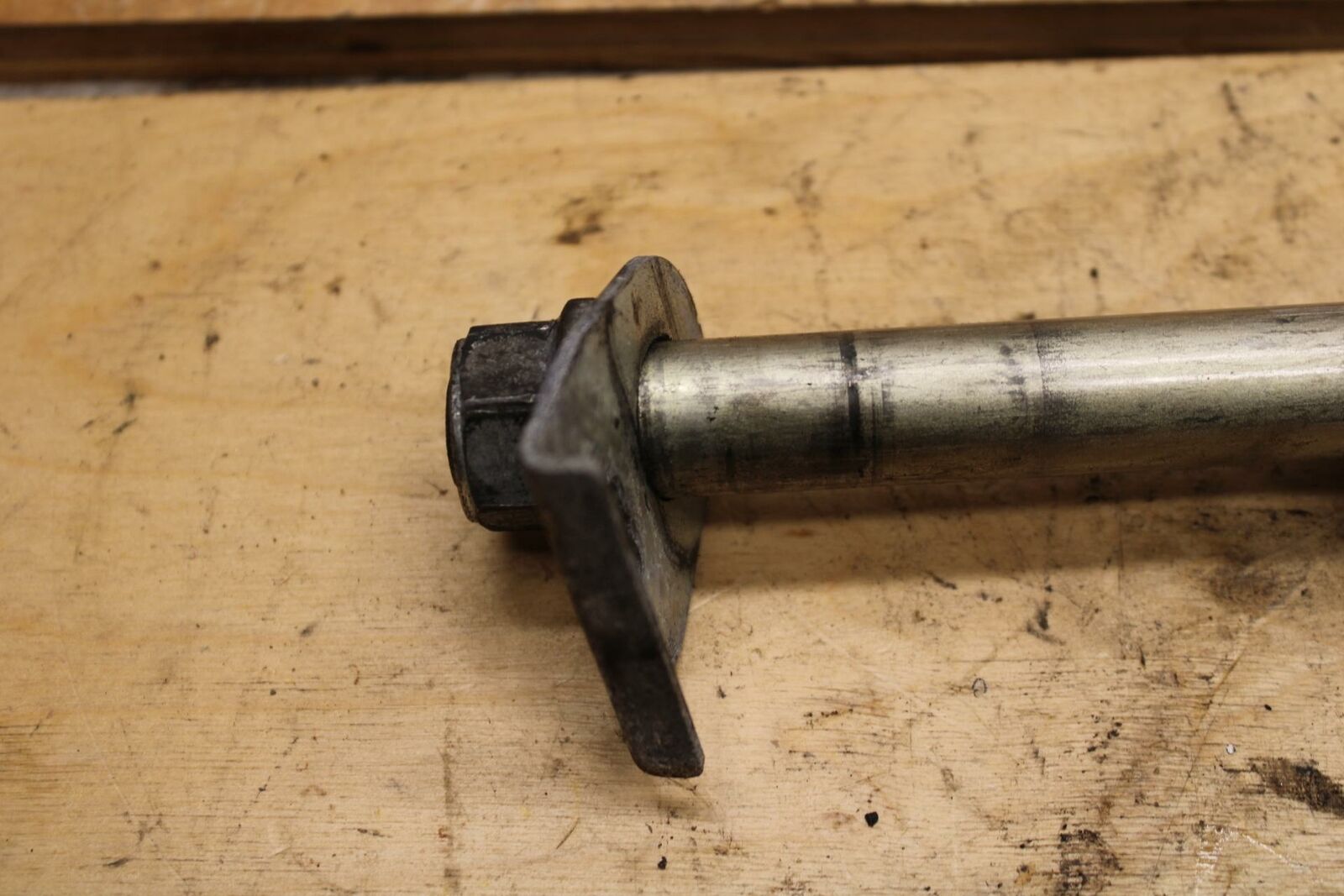 07-12 SUZUKI BANDIT 650S REAR AXLE BACK WHEEL RIM PIVOT BOLT AXEL BB328
