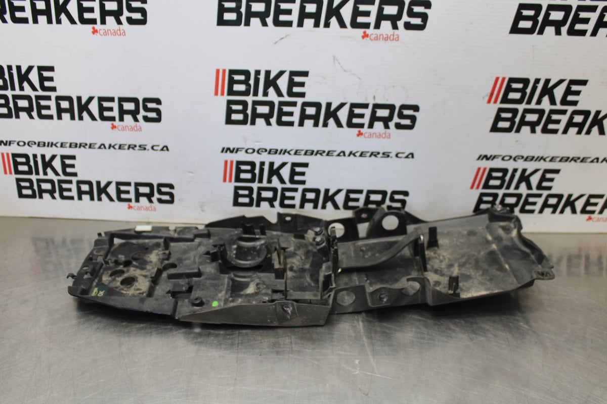 20 TRIUMPH STREET TRIPLE 765 REAR BACK TAIL UNDERTAIL BATTERY TRAY PLASTIC BB864