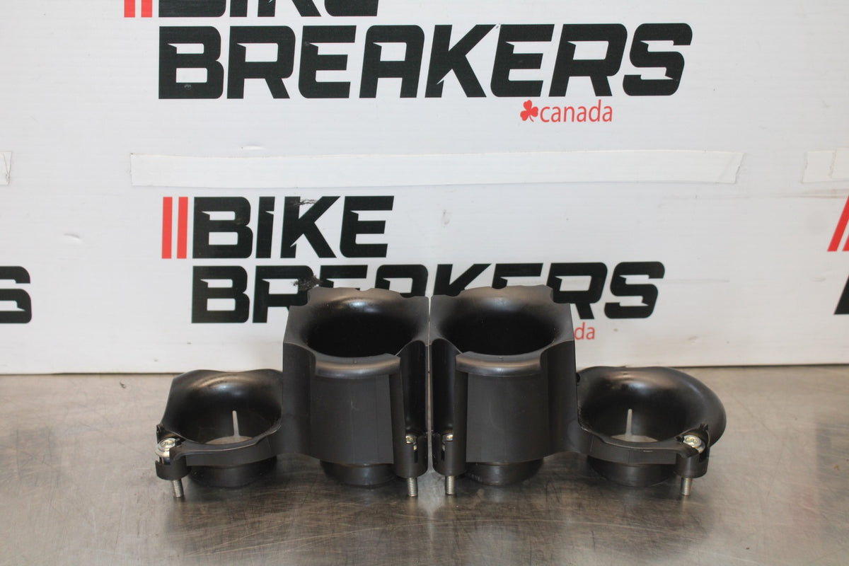 18 SUZUKI GSXR750 AIRBOX INTAKE VELOCITY STACKS BB891