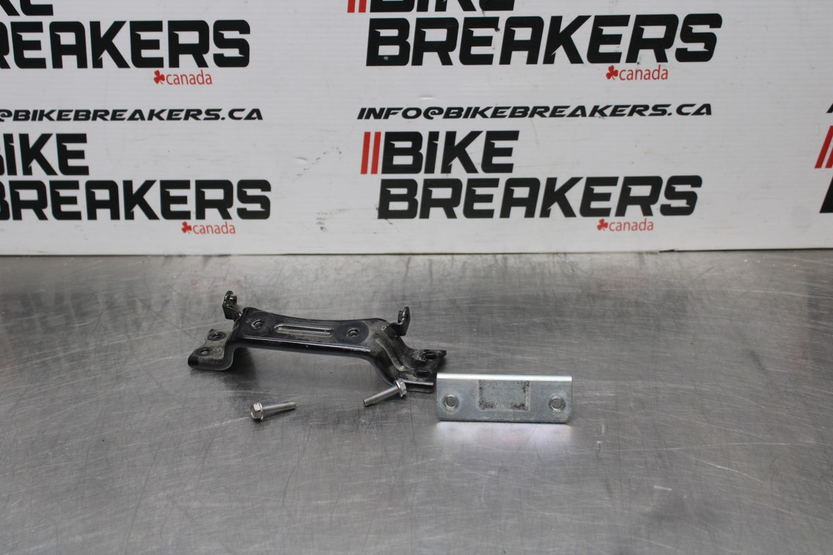 18-26 KAWASAKI Z400 GAS TANK FUEL CELL PETROL RESERVOIR BRACKET MOUNT BB852