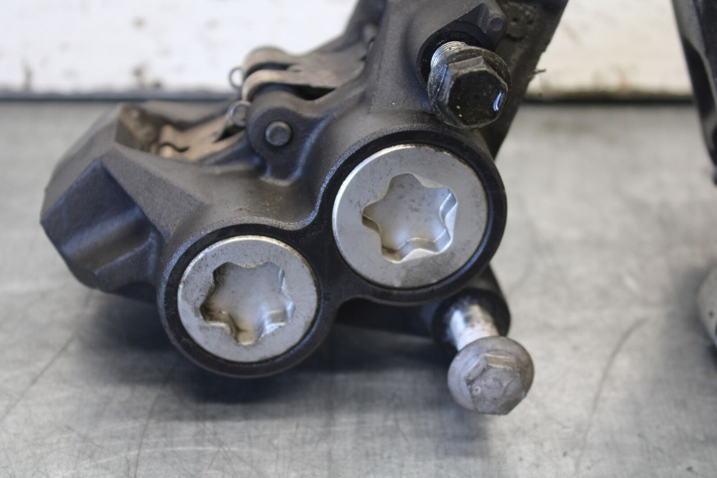 07-09 YAMAHA FZ6 RIGHT LEFT FRONT BRAKE CALIPER SET PAIR CALIPERS BB713