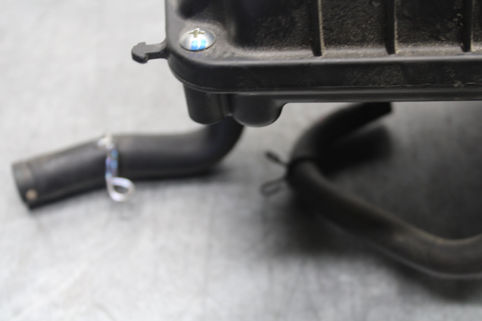 18-23 KAWASAKI NINJA 400 AIRBOX AIR INTAKE FILTER BOX BB660