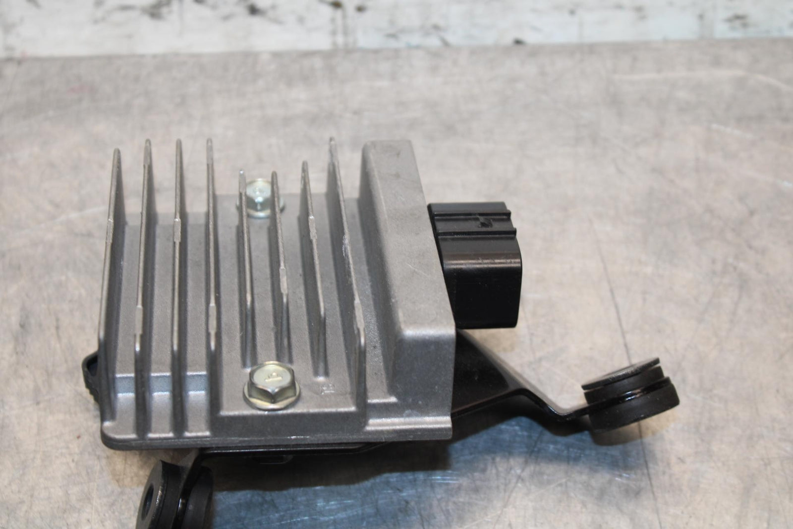 19-22 KAWASAKI Z400 RECTIFIER VOLTAGE REGULATOR BB70