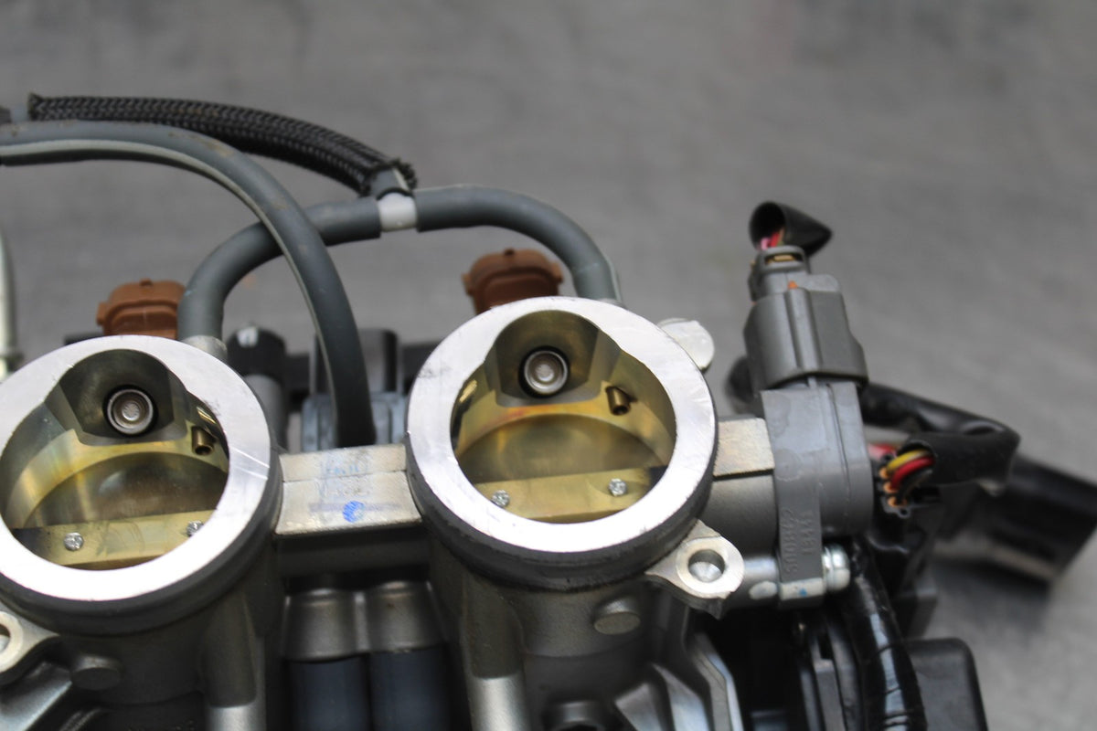 11-25 SUZUKI GSXR 600  MAIN FUEL INJECTORS / THROTTLE BODIES BB830