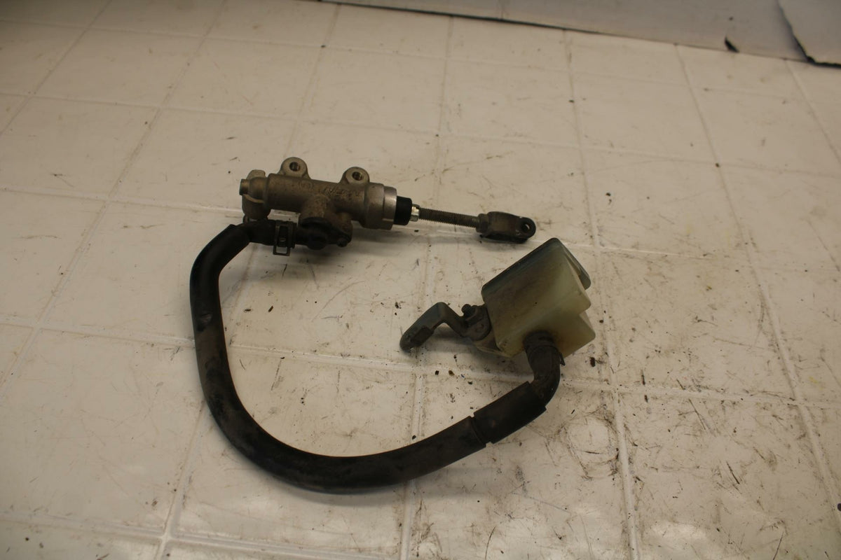 93-96 SUZUKI GSXR1100W REAR BACK BRAKE MASTER CYLINDER W RESERVOIR BB12