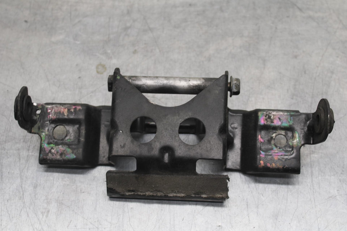 1999 Suzuki GSXR600 FRONT GAS TANK BRACKET MOUNT BB608