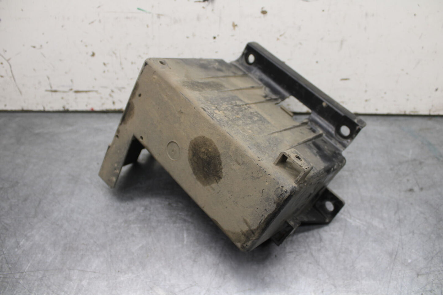 14-15 YAMAHA V STAR 1300 XVS1300CT TOURER BATTERY TRAY BOX HOLDER BB722