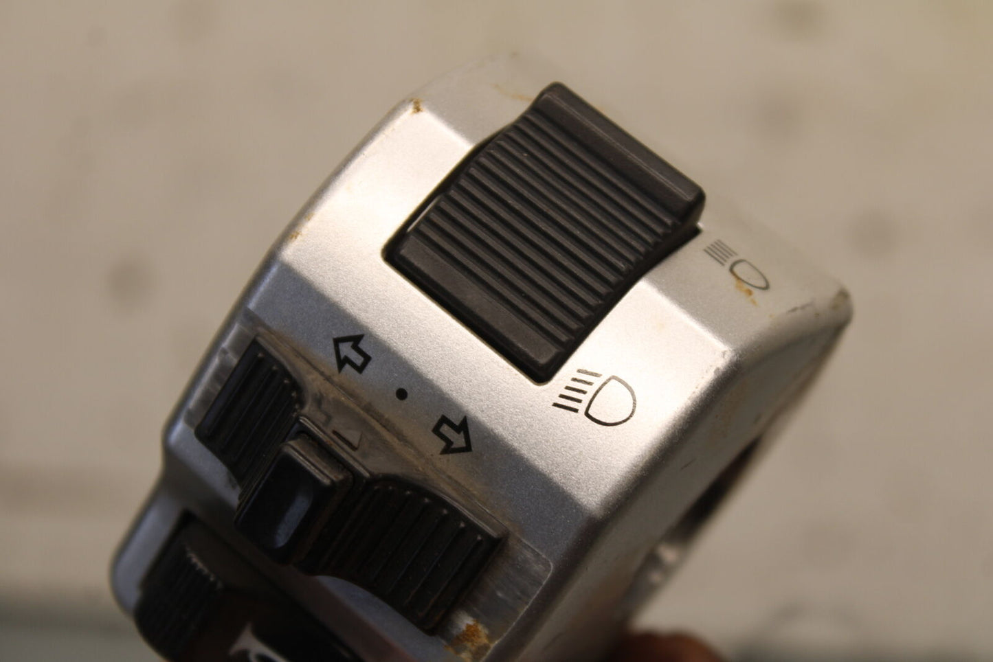 05-06 SUZUKI BOULEVARD M50 LEFT CLIP ON HANDLE HORN SIGNALS SWITCH BB671