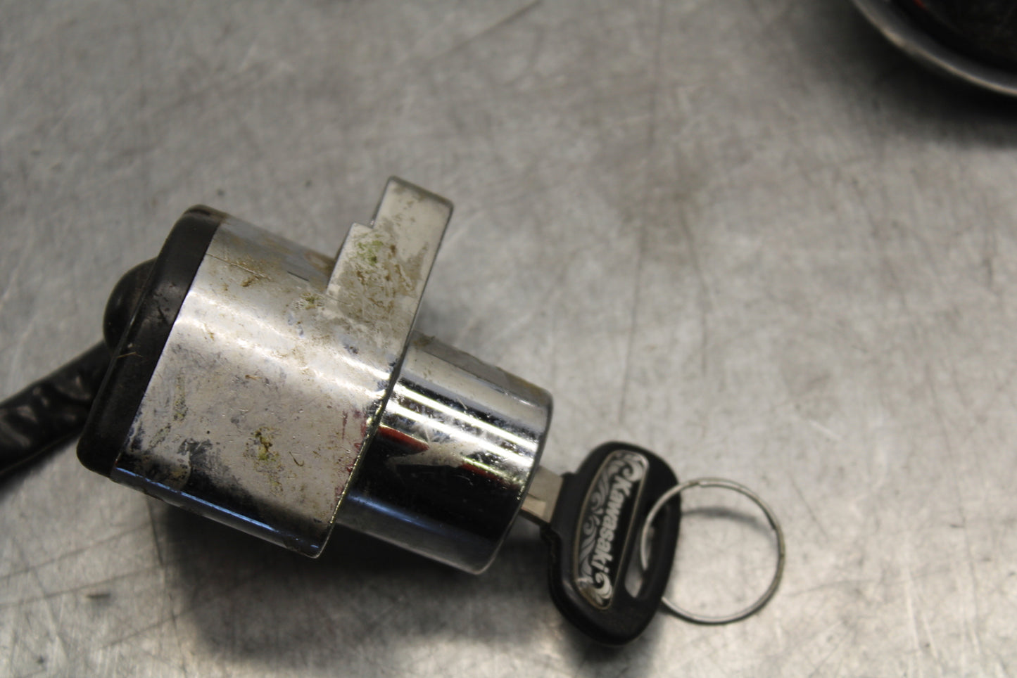 98-03 KAWASAKI VULCAN 1500L IGNITION LOCK KEY W/ GAS CAP  BB678