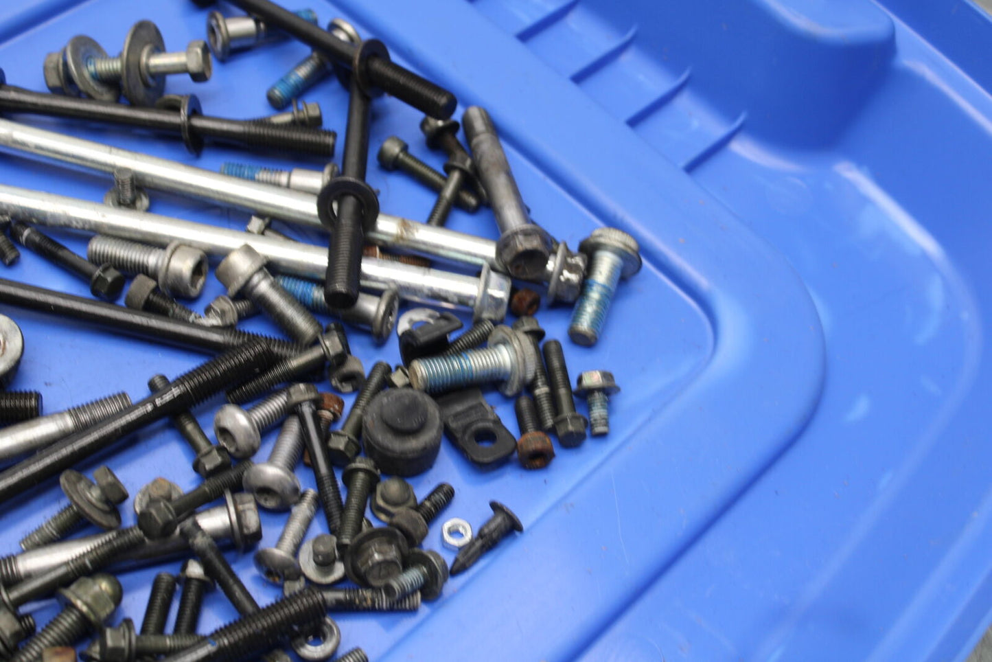 05-06 SUZUKI GSXR1000 MOUNTING BOLTS HARDWARE MOTOR SCREWS BB677