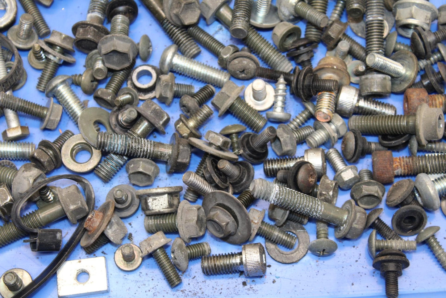 1995 Suzuki RF600R MISCELLANEOUS MOUNTING BOLTS HARDWARE MOTOR  BB615