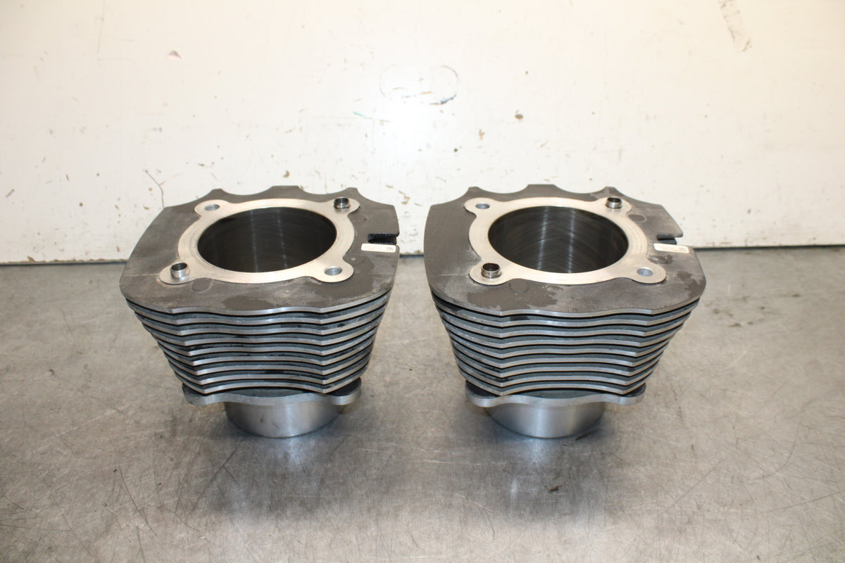 22-24 INDIAN CHIEF BOBBER DARK HORSE ENGINE MOTOR PISTON CYLINDERS JUG  BB717