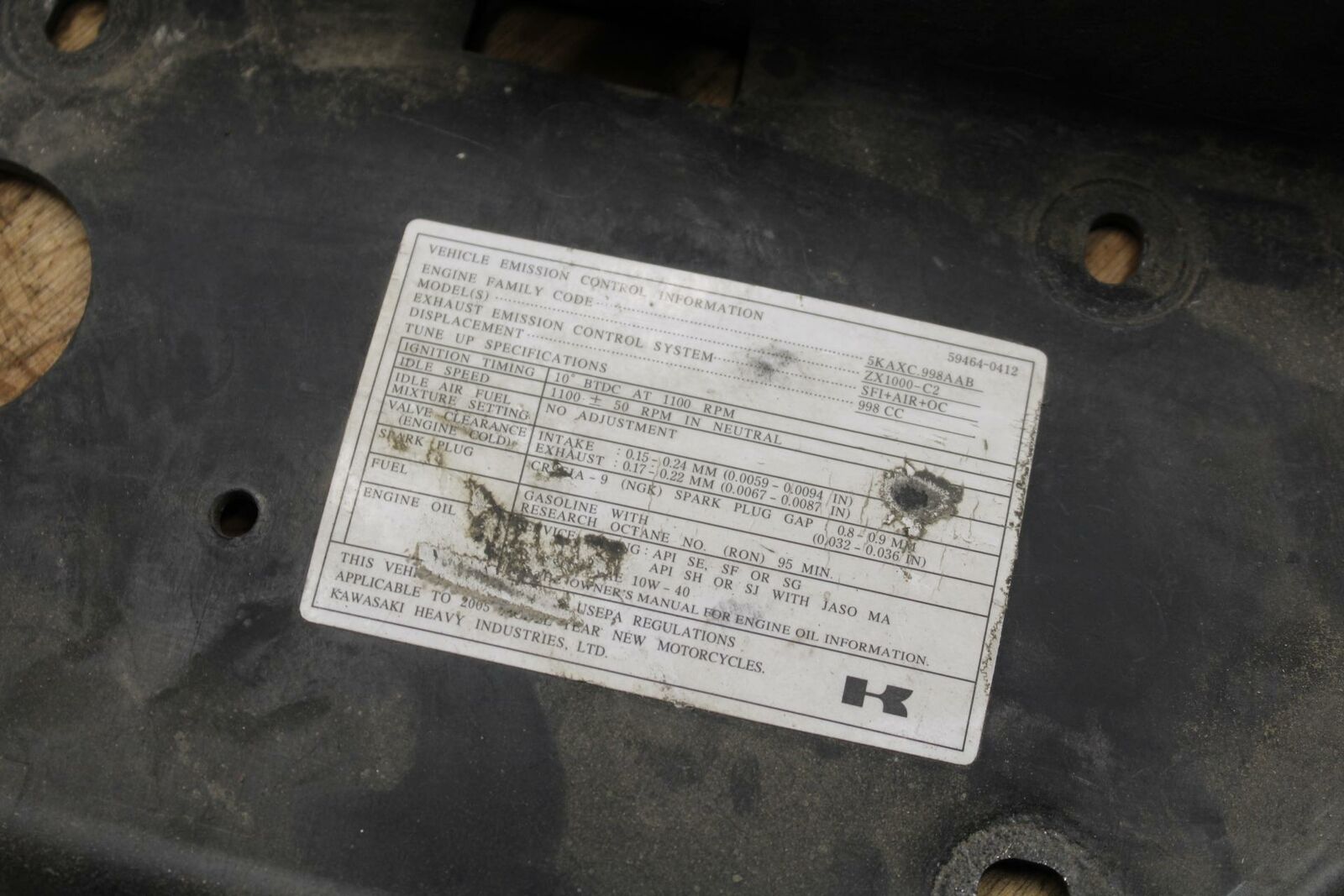 04-05 KAWASAKI NINJA ZX10R REAR BACK TAIL UNDERTAIL BATTERY TRAY PLASTIC BB322