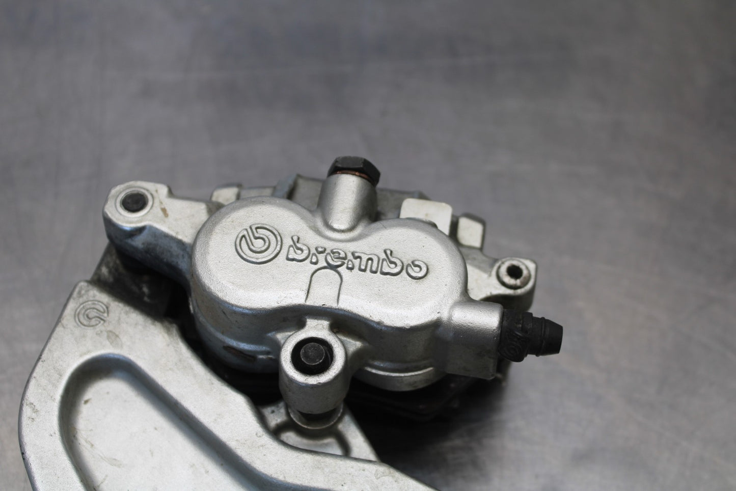 05-06 VICTORY KINGPIN DELUXE REAR BACK BRAKE CALIPER W MOUNT BRACKET BB195