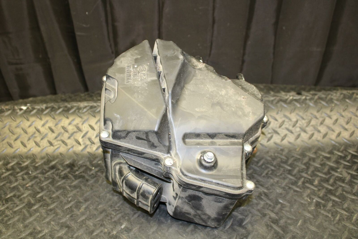 19 YAMAHA YZF R3 AIRBOX AIR INTAKE FILTER BOX BB177