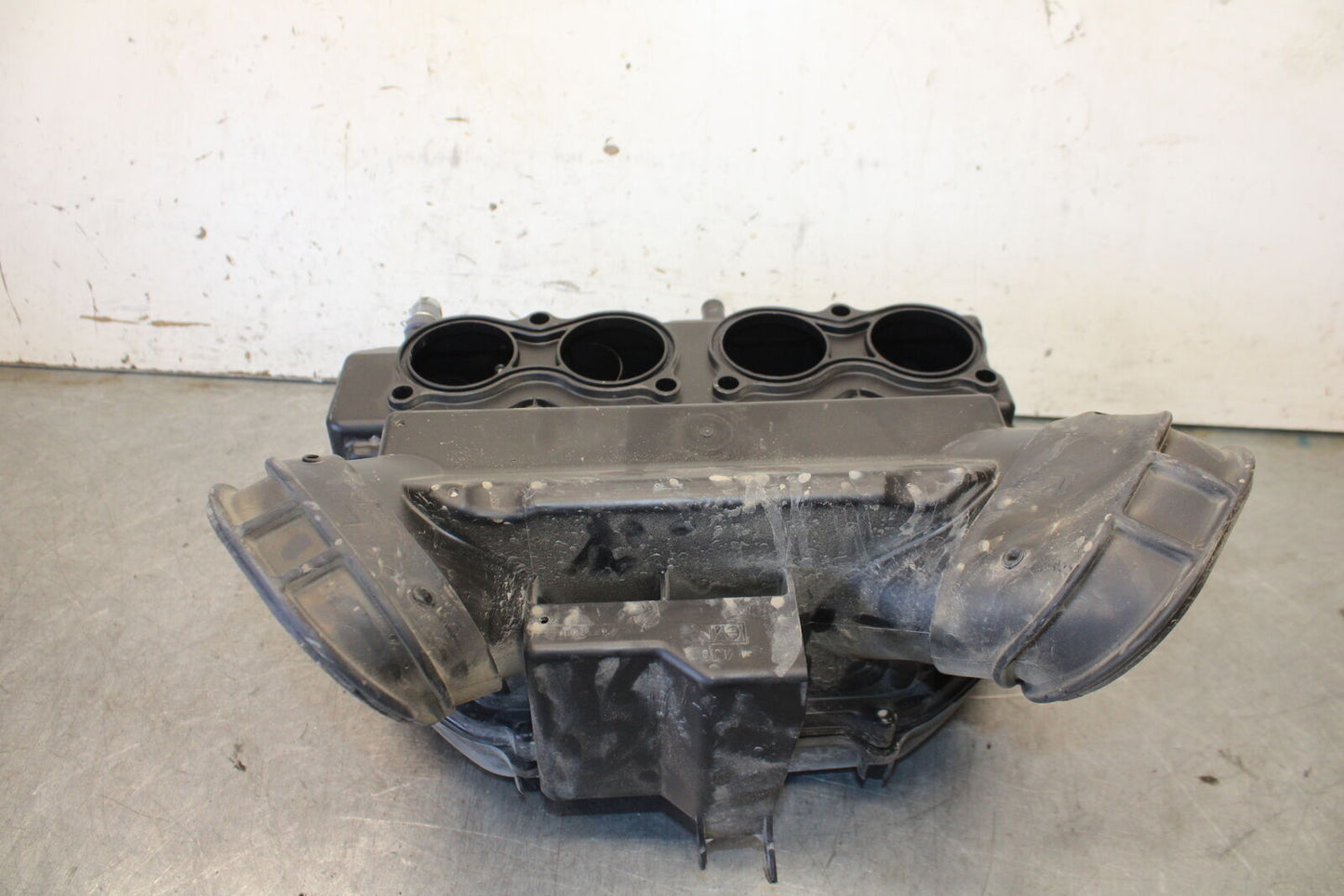 11-24 SUZUKI GSXR750 AIRBOX AIR INTAKE FILTER BOX  BB687
