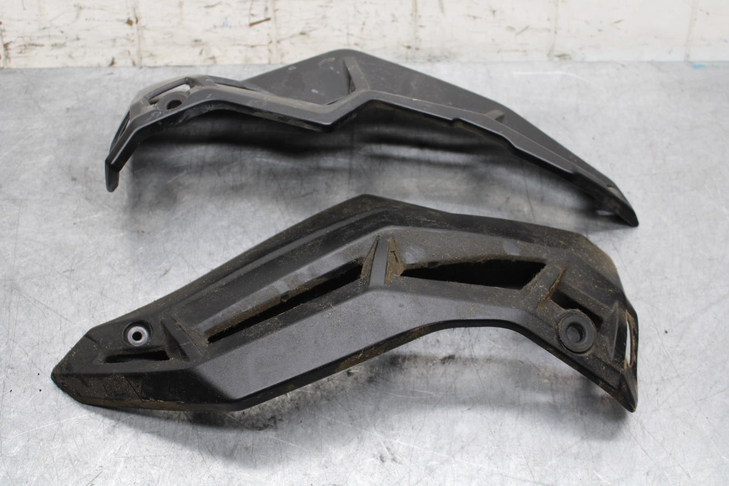 17 KAWASAKI Z900 ZR900 ENGINE COVER BB549