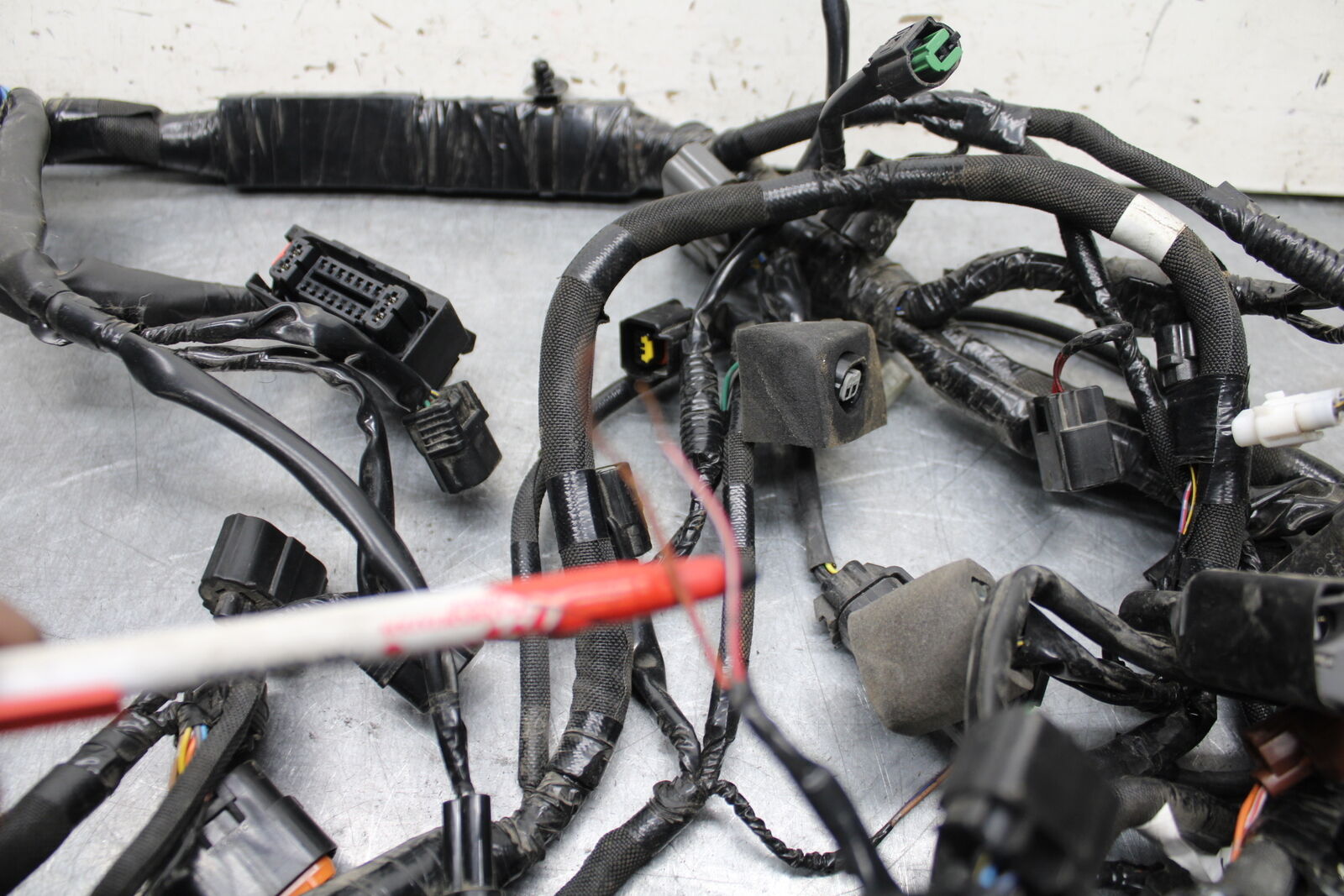 16 KAWASAKI NINJA ZX10R MAIN ENGINE WIRING HARNESS 26031-2117  BB650