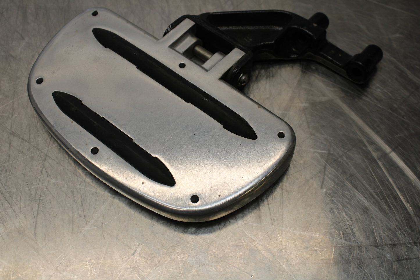 09 YAMAHA ROYAL STAR XVZ1300TF VENTURE REAR PASSENGER FOOT STEP PEG SET BB151