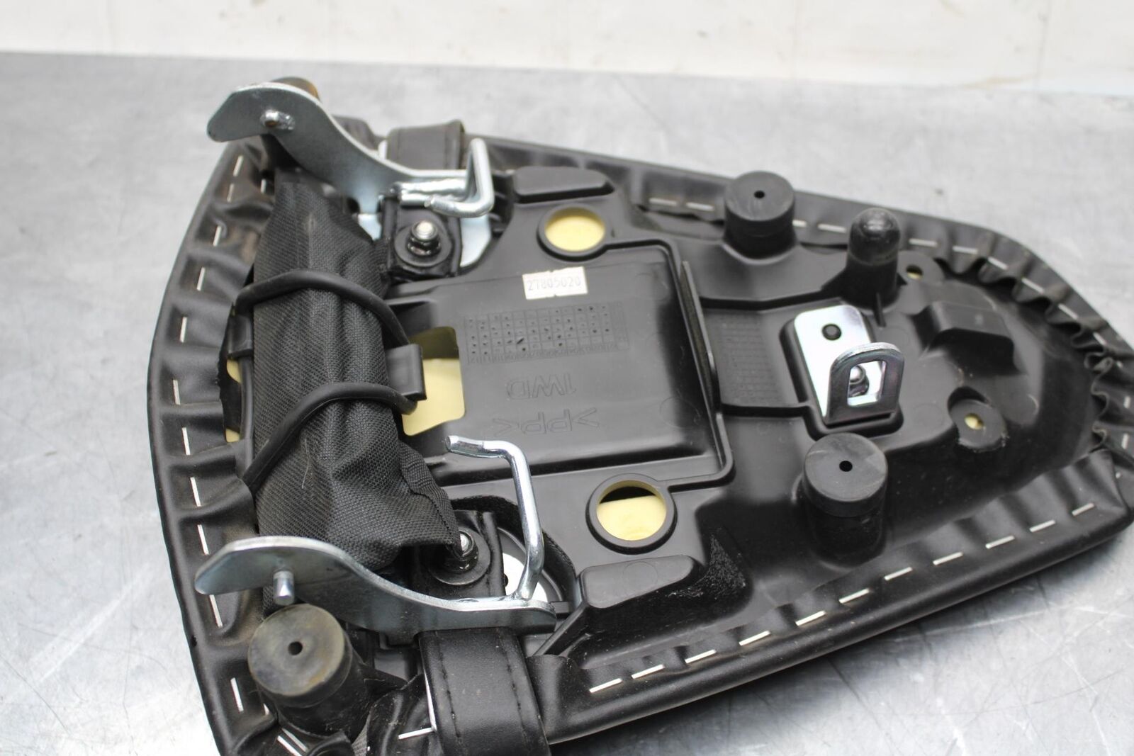 19-21 YAMAHA YZF R3 REAR BACK PASSENGER TANDEM SEAT PAD SADDLE  BB588