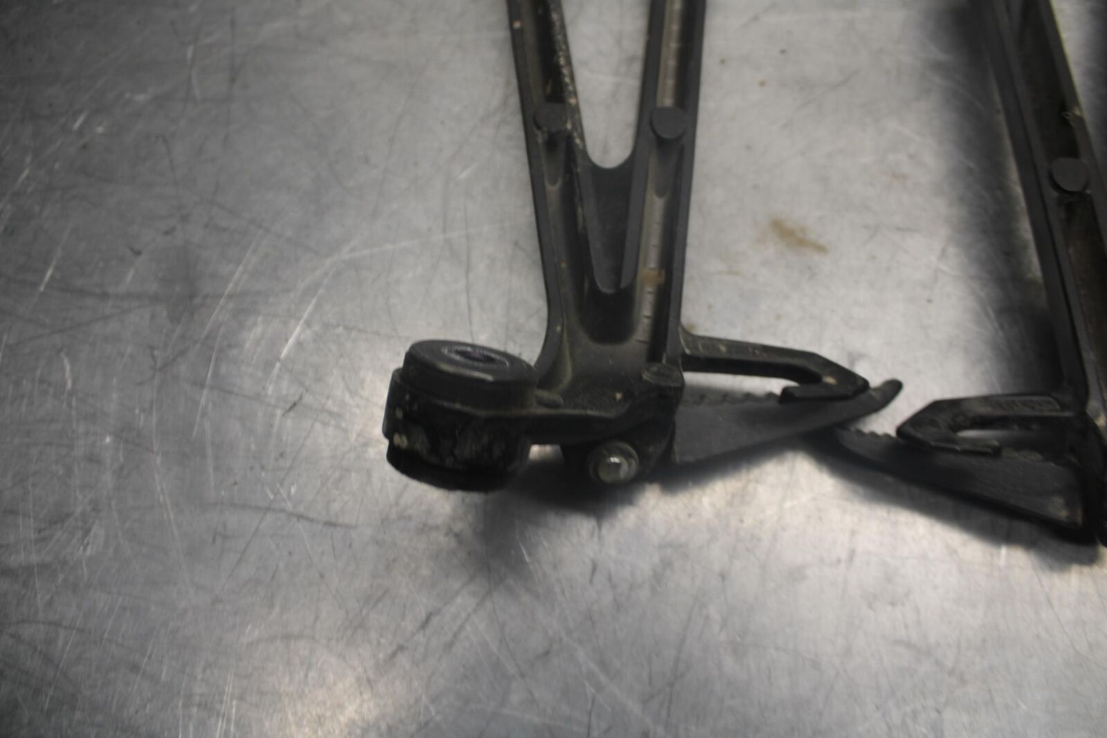 15-21 SUZUKI GSXR600 REAR BACK PASSENGER PEG SET PAIR BB460