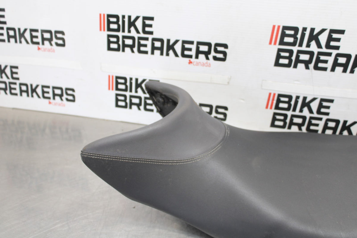 12 TRIUMPH STREET TRIPLE R FRONT REAR SEAT SADDLE BB914