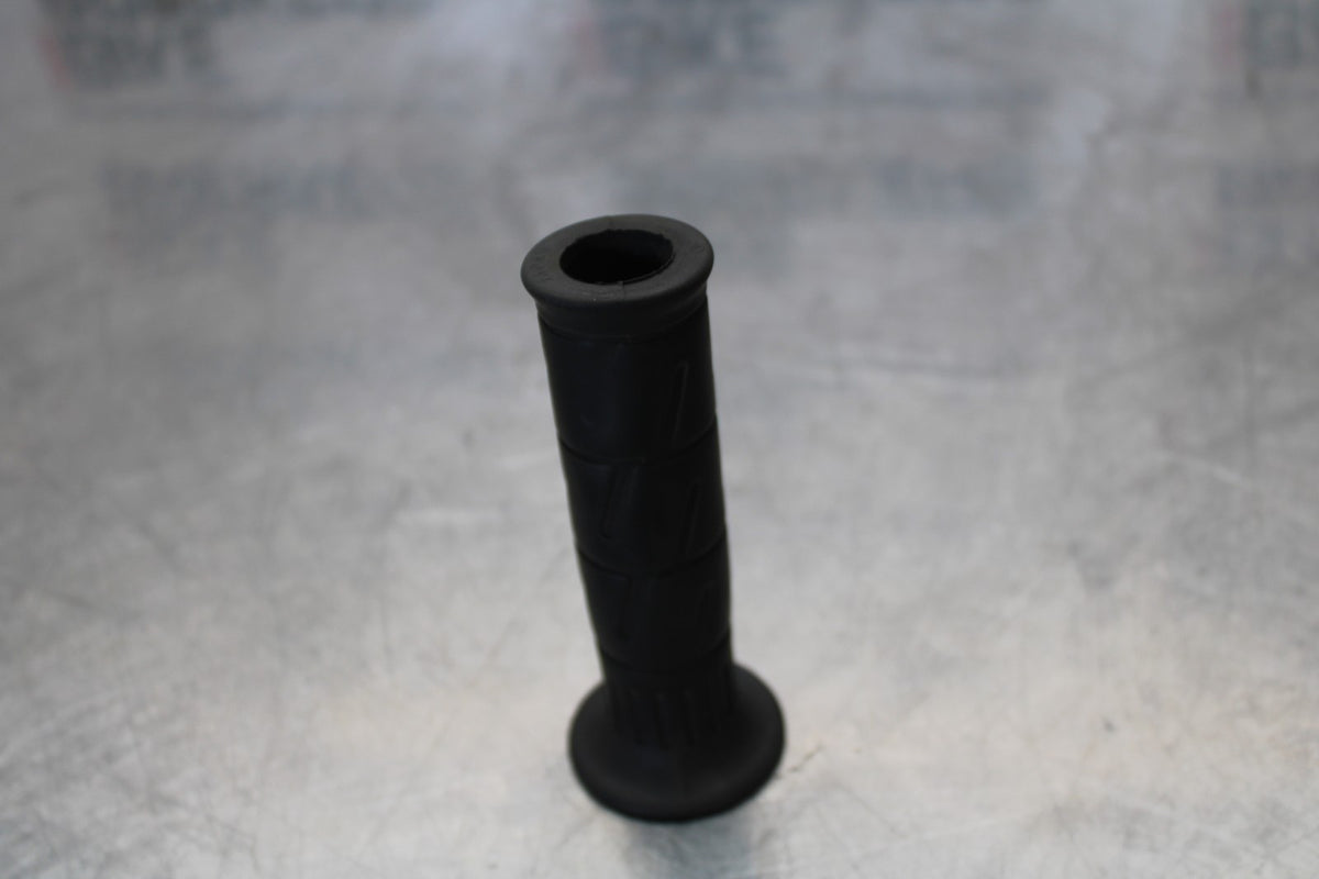 07-08 KAWASAKI NINJA ZX6R RIGHT THROTTLE GRIP BB175
