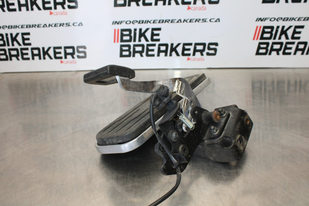 09 YAMAHA V STAR 950 RIGHT FRONT FOOT REST PEG STEP BB172